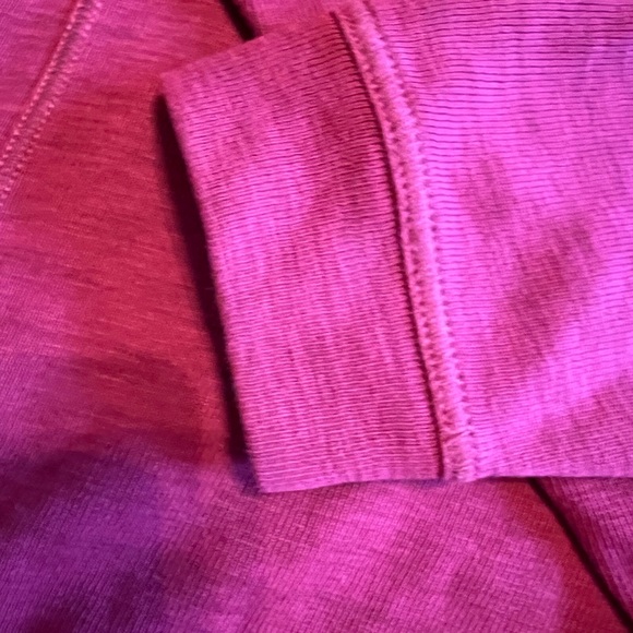 NWOT Tommy Bahama men’s M red/maroon textured 1/4 zip, Smokefree home - Picture 8 of 13